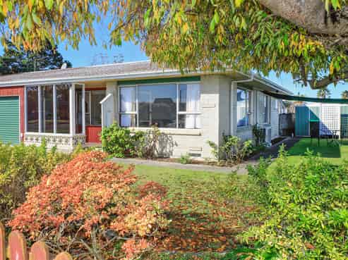 812 Willowpark Road South, Akina