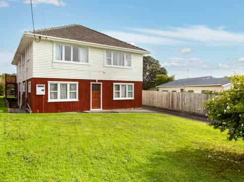 922 East Coast Road, Northcross