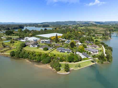 329P Plummers Point Road, Whakamarama