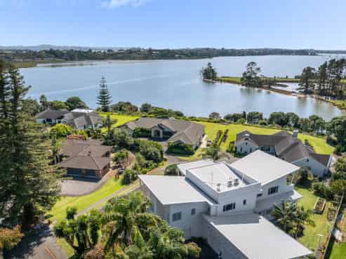 329P Plummers Point Road, Whakamarama