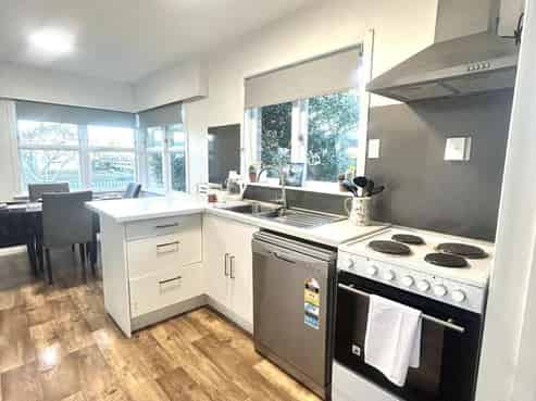 11 Leong Avenue, Dinsdale