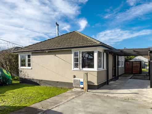 10 Grants Road, Marchwiel