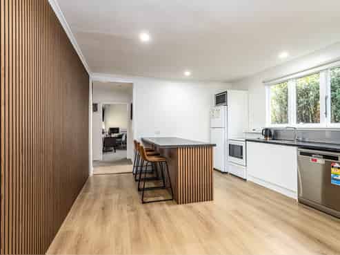 10 Grants Road, Marchwiel