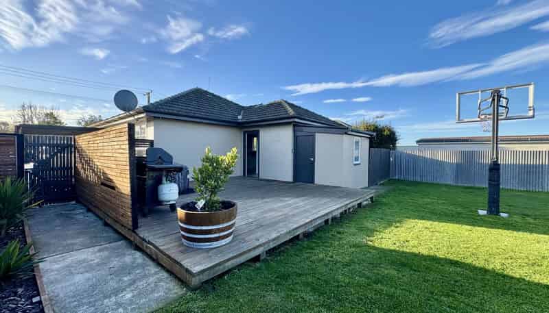 10 Grants Road, Marchwiel