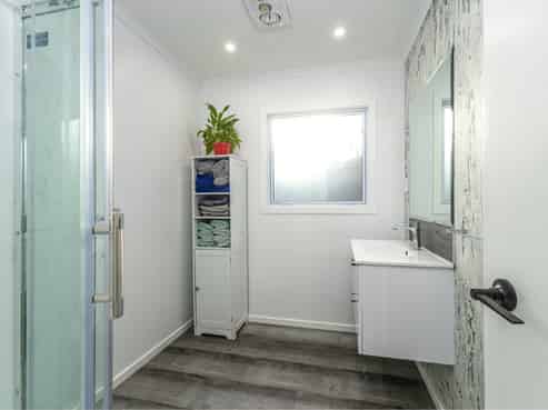 10 Grants Road, Marchwiel