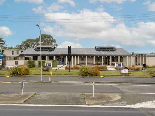 THE GOLDEN FLEECE HOTEL & MOTEL