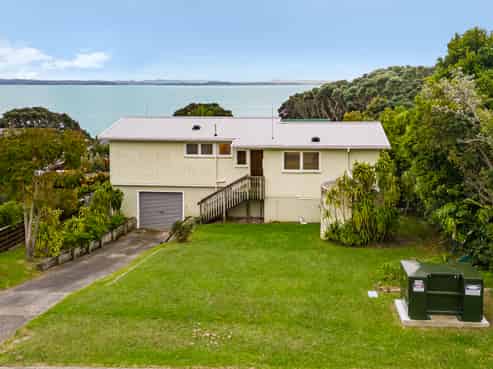 40 Pacific Parade, Army Bay