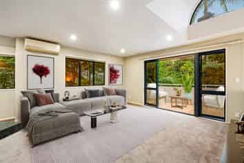 2/24 Heathcote Road, Castor Bay