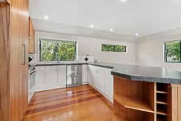 2/24 Heathcote Road, Castor Bay