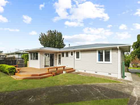 60 Kingswood Road, Brookfield