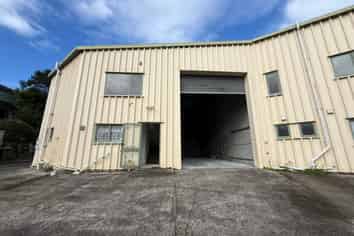 Corner Industrial Unit with Great Access