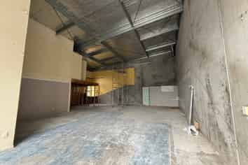 Corner Industrial Unit with Great Access