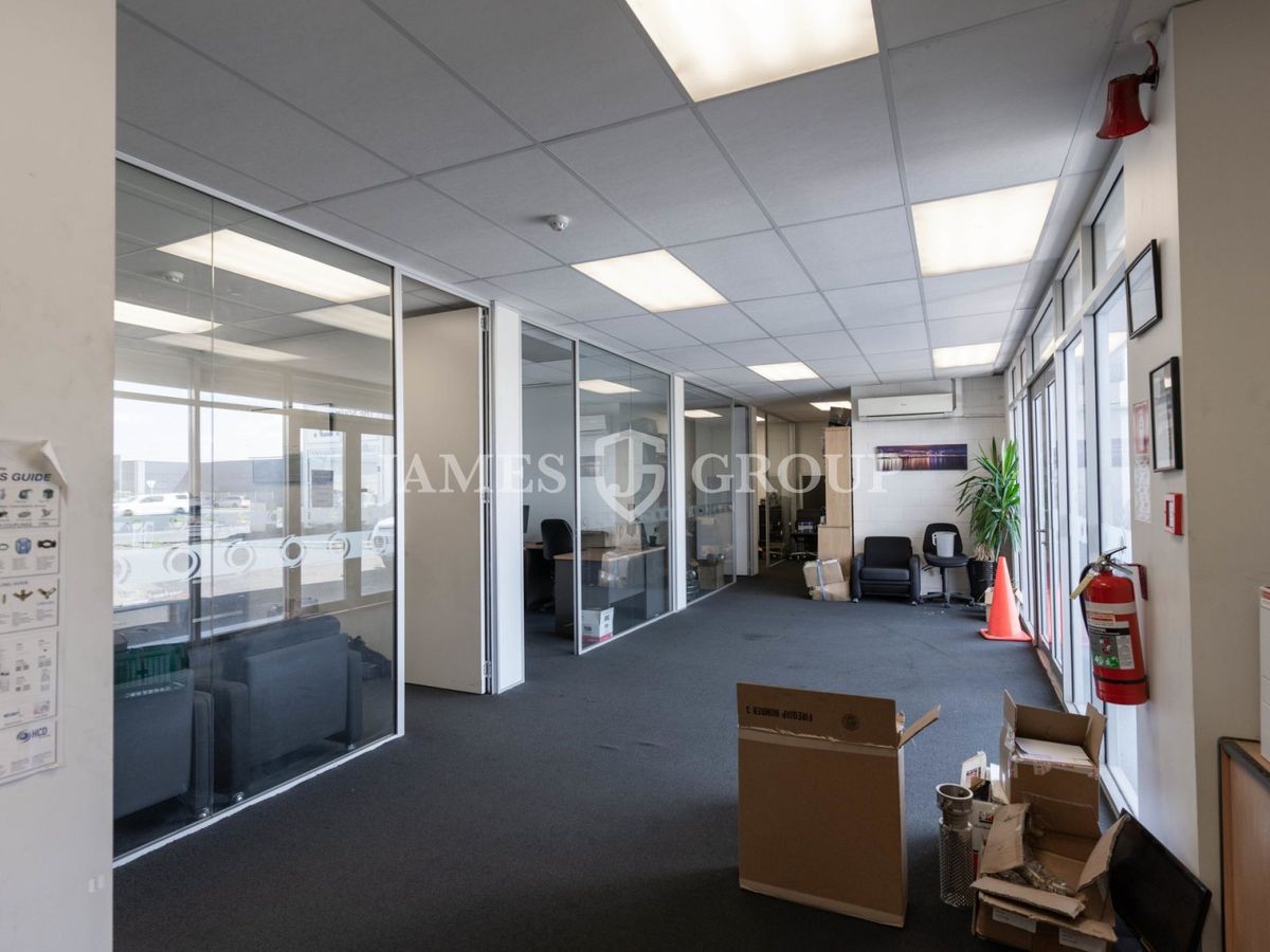 High Profile & Dual Access - 1,800sqm Industrial – další