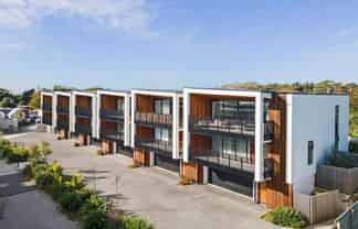 6/1157 South Road, Oakura