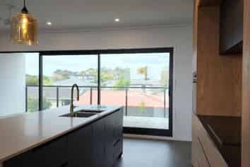 6/1157 South Road, Oakura