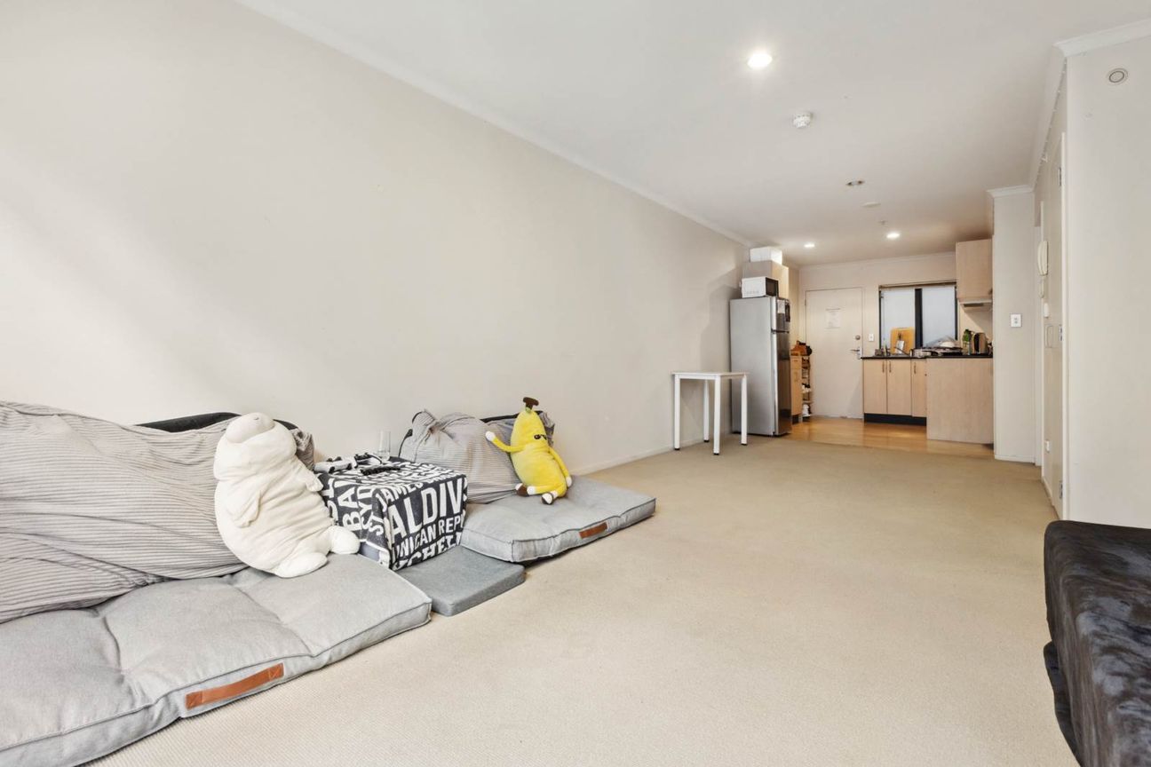 Affordable Freehold Apartment in Newmarket's Heart - Widok 4