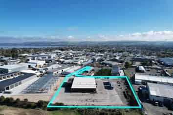 Industrial Warehouse with Offices & c.4,000m² Yard
