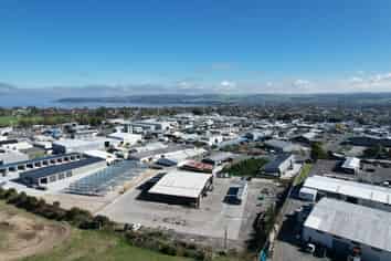 Industrial Warehouse with Offices & c.4,000m² Yard