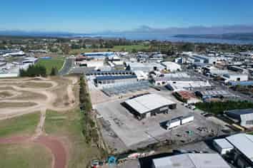 Industrial Warehouse with Offices & c.4,000m² Yard