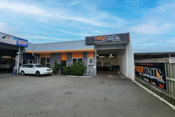 Vacant 170sq m Riccarton Industrial 