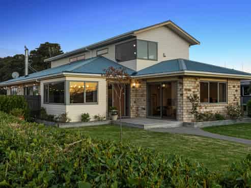 19 East Bank Road, Thornton