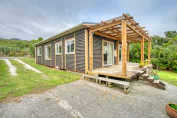 1307 Coast Road, Nine Mile