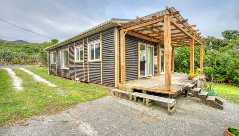 1307 Coast Road, Nine Mile