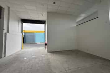 Modern Howick Industrial Unit – High Stud & Access!