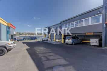 Modern Howick Industrial Unit – High Stud & Access!