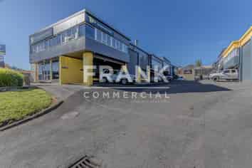Modern Howick Industrial Unit – High Stud & Access!