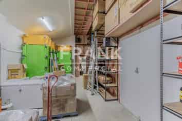 Modern Howick Industrial Unit – High Stud & Access!