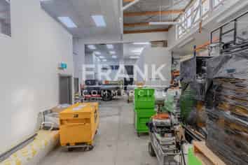 Modern Howick Industrial Unit – High Stud & Access!