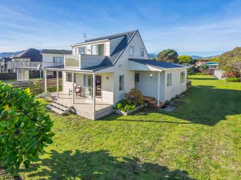 114 Field Way, Waikanae Beach