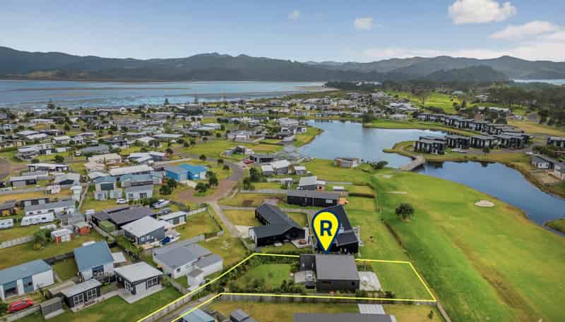 129 Ngaio Drive, Matarangi