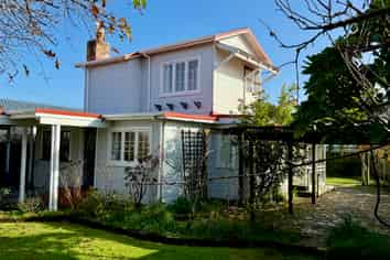 30 Wallis Street, Raglan