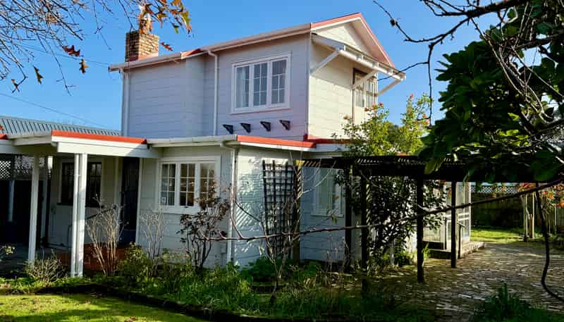 30 Wallis Street, Raglan