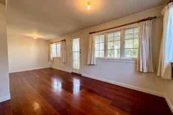 30 Wallis Street, Raglan