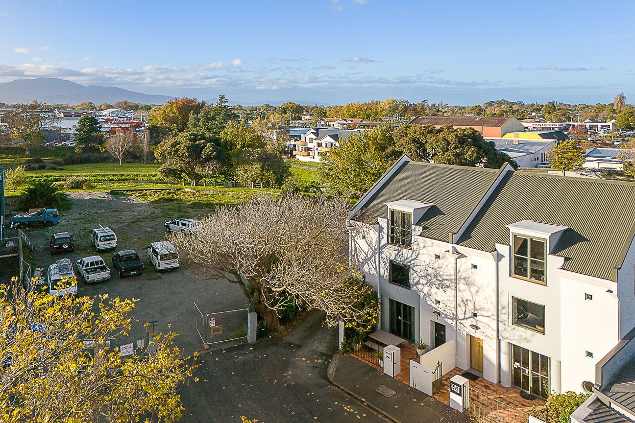 Grab $27k p.a. Office - 2-Year Special! - Vista 5
