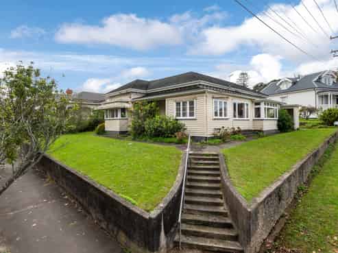 10 Cheltenham Road, Devonport