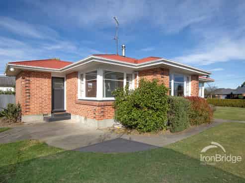 52 North Terrace, Darfield