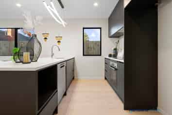 2/8 Deuxberry Avenue, Northcote