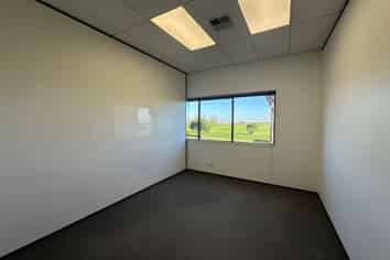 Botany Junction Office - Huge Profile 