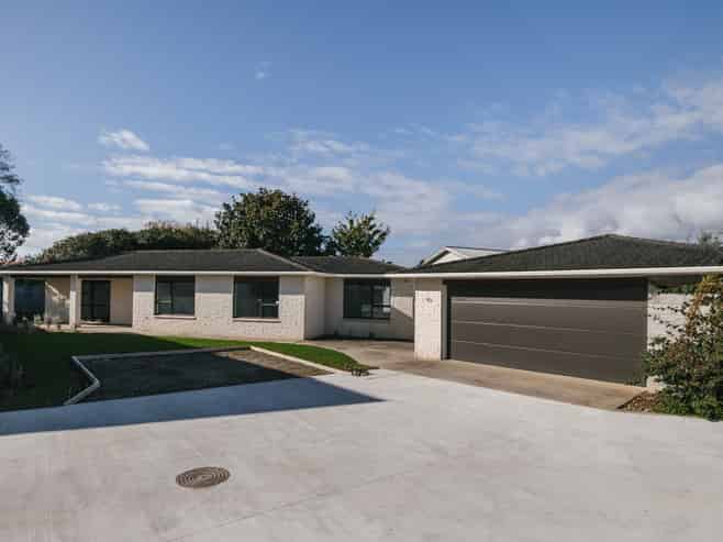 2 Cypress Way , Levin