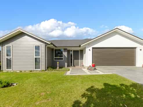 32 Fairfax Crescent, Pyes Pa