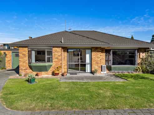 2/611 Roberts Street, Hastings