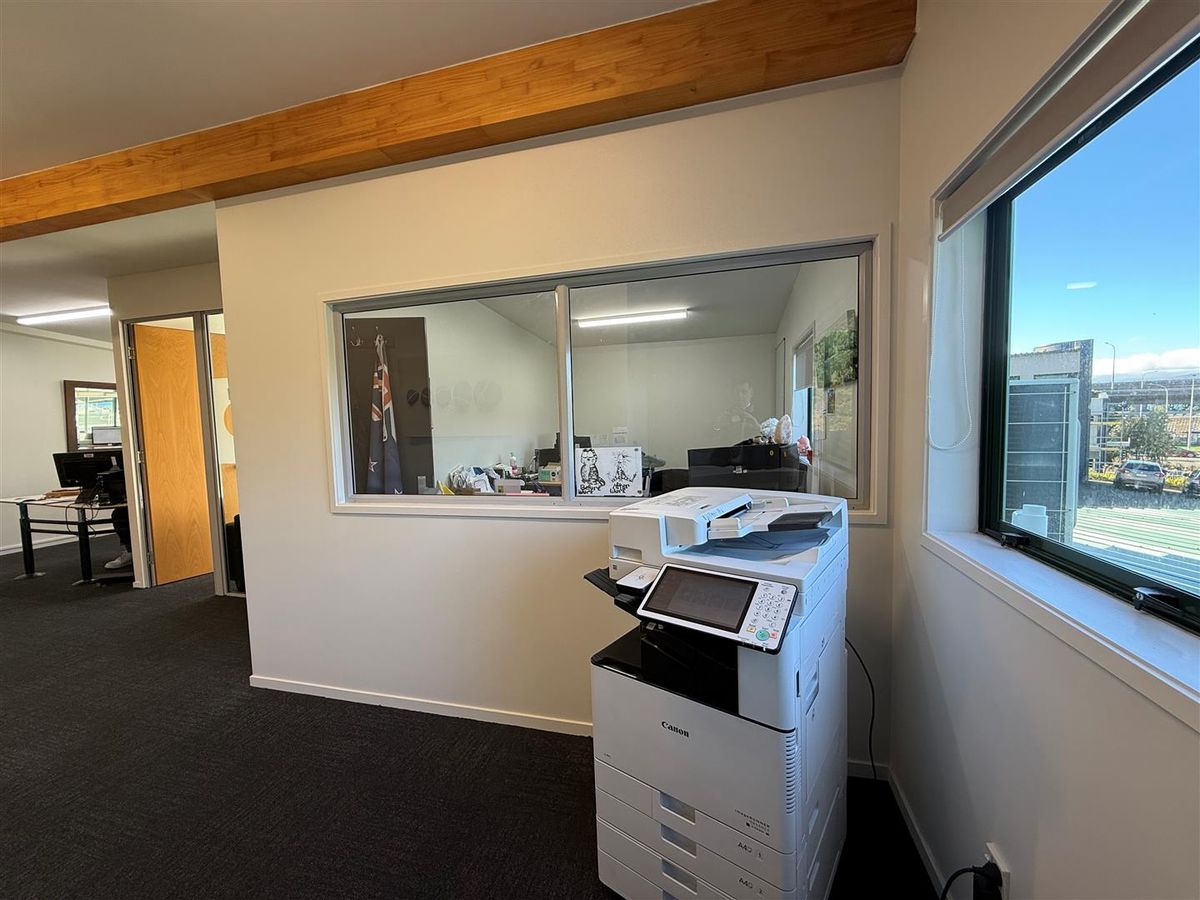 98m² Office Space, Ngauranga - More