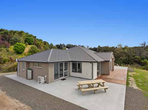 6B Coast View Road, Tirohanga