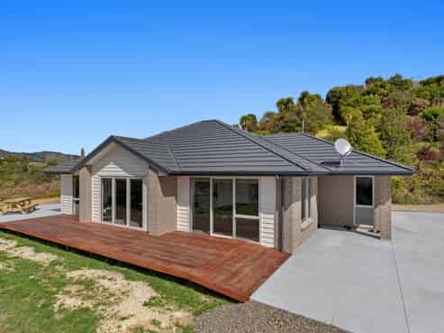 6B Coast View Road, Tirohanga