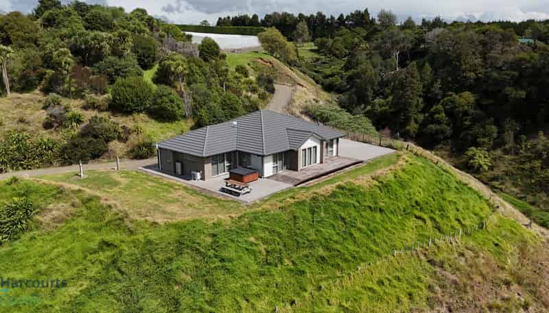 6B Coast View Road, Tirohanga