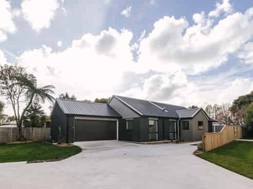 8 Cypress Way, Levin